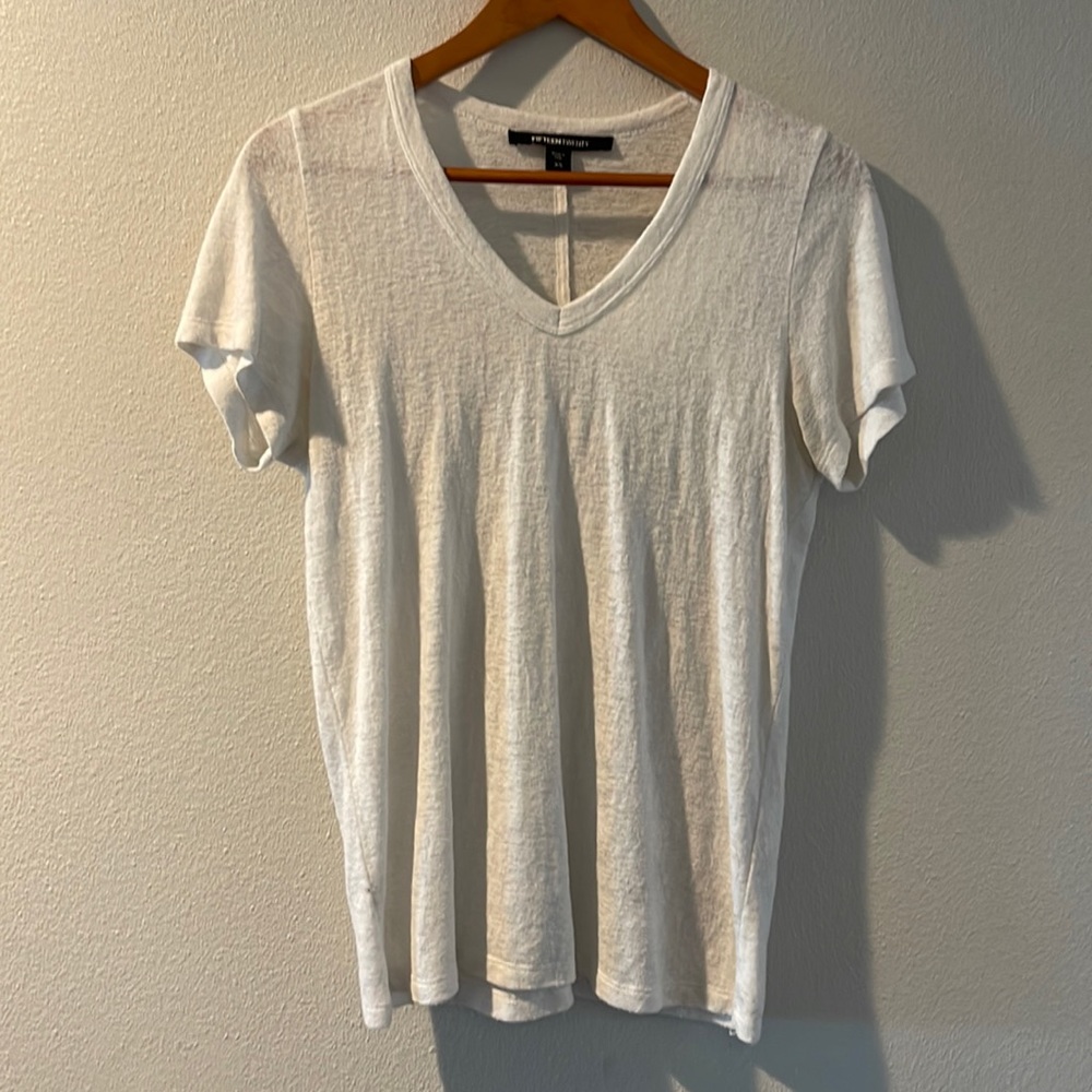 Fifteen Twenty XS White V Neck top.